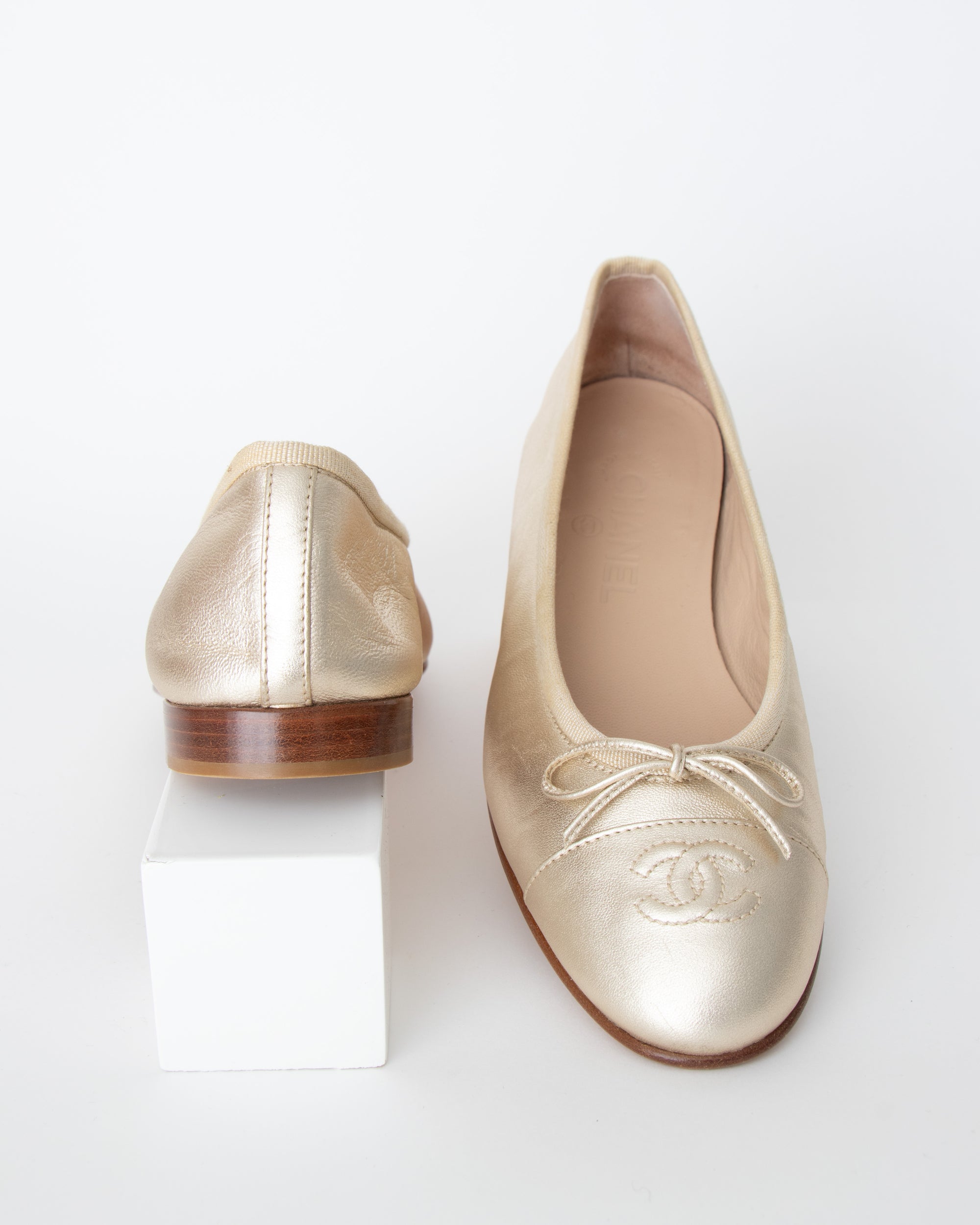 2000s Chanel Gold Leather Ballerina Shoes sz 38